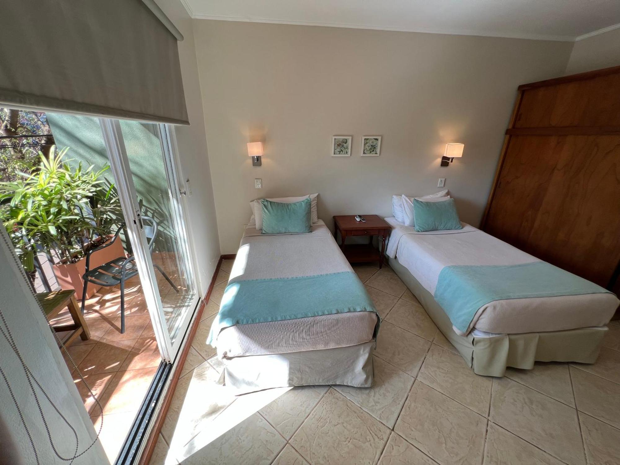 Flora Apartments Puerto Iguazú Esterno foto